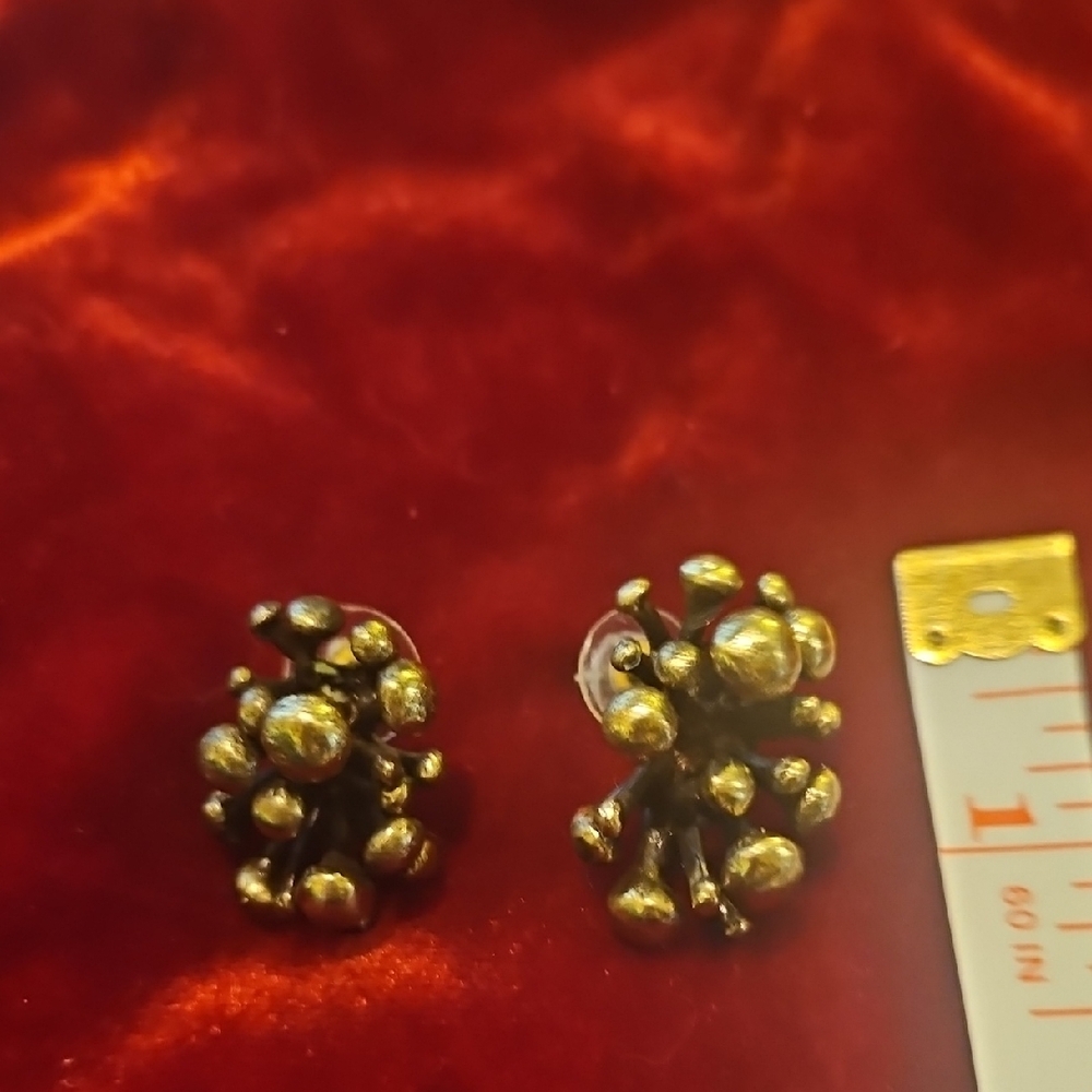 Gold-Tone Cluster Stud Earrings - Unbranded - Picture 2 of 3